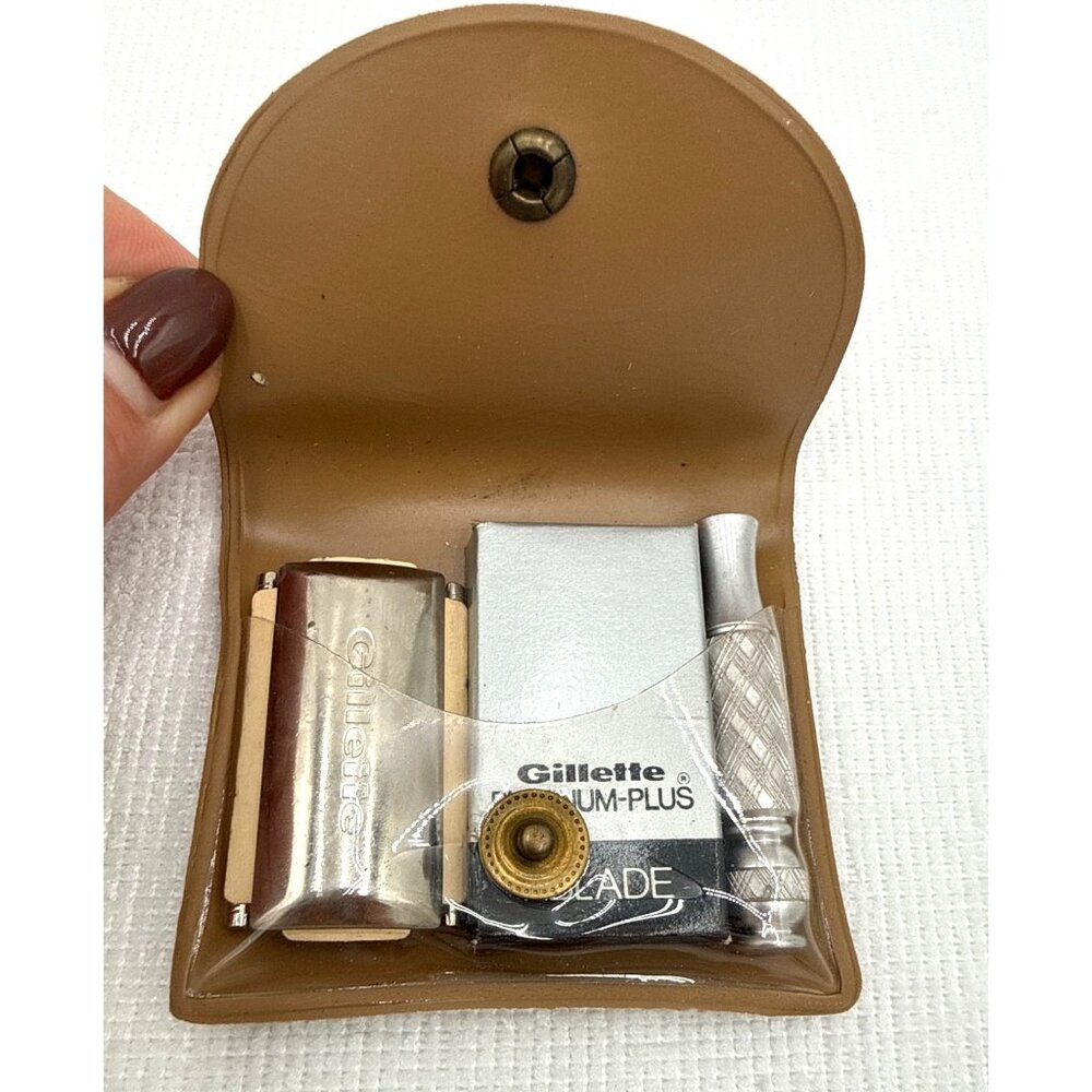 Vintage Gillette Travel Razor Set With Platinum-Plus Blade Compact Case